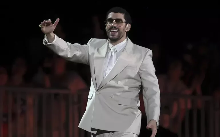 Vítima de abuso critica encontro de Papa com Bad Bunny e cobra 'coerência'
