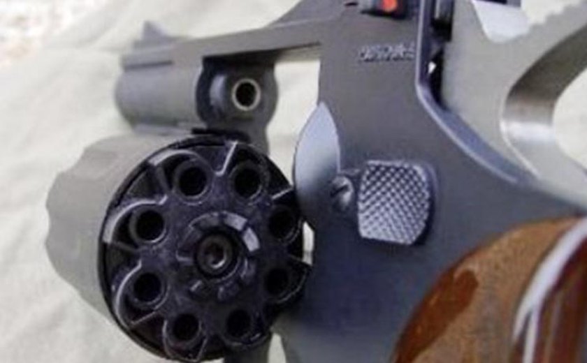 PM recupera moto roubada e apreende arma de fogo em Santana do Ipanema