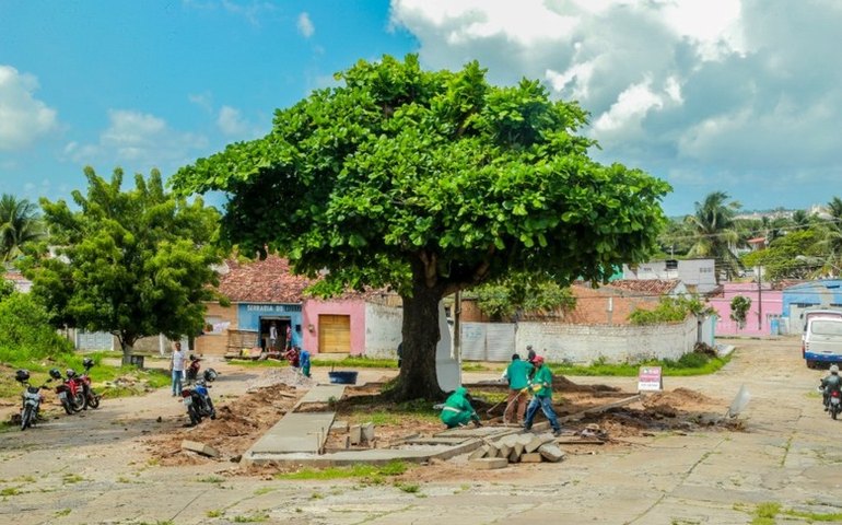 Prefeitura de Penedo recupera Praça Alberto Menezes