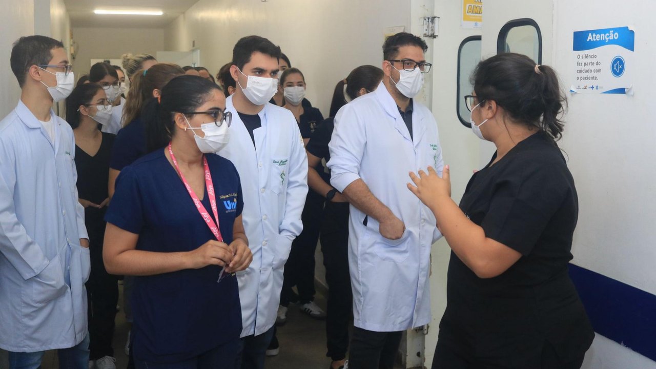 Hospital Ib Gatto Falcão recebe alunos de medicina para prática experimental em clínica médica