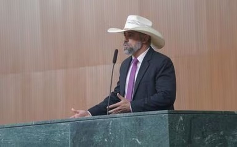 Estive em quartel e faria tudo de novo, diz deputado que ironizou que deveria estar preso