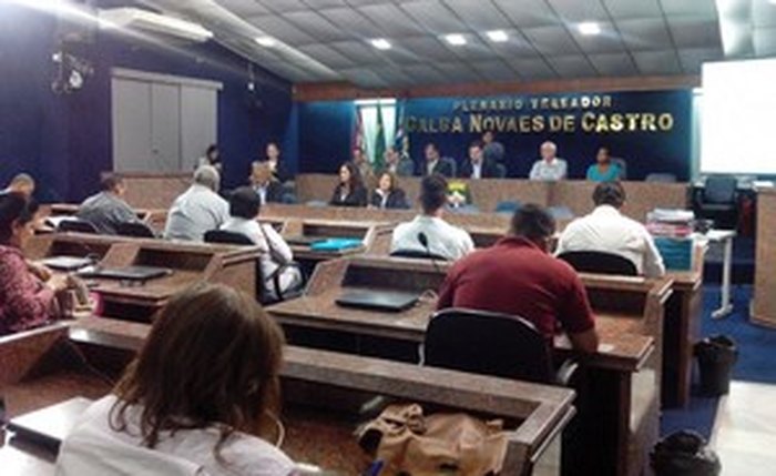Vereadores e comunidade discutem situação de abandono do Jaraguá