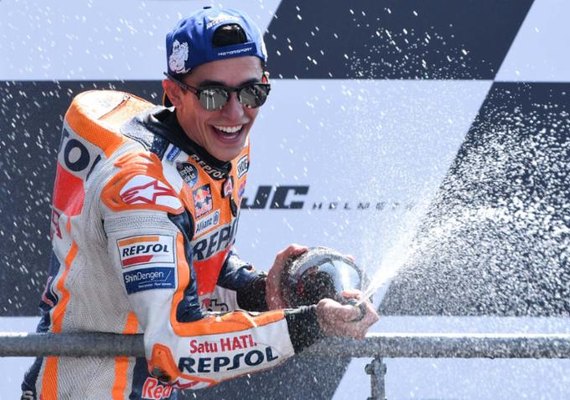 Tetracampeão da MotoGP, Marc Márquez testa carro da Toro Rosso na Fórmula 1