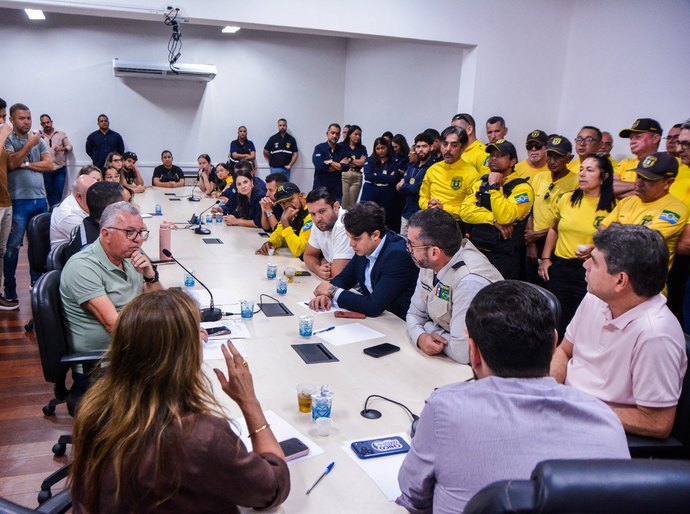 Vereadores recebem servidores do Município para debater votação de benefícios para categorias
