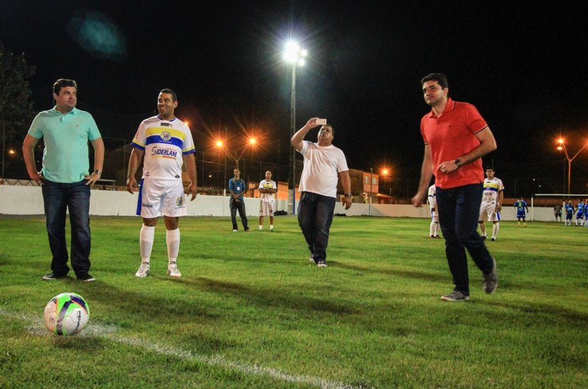 Rui entrega centro esportivo no Benedito Bentes