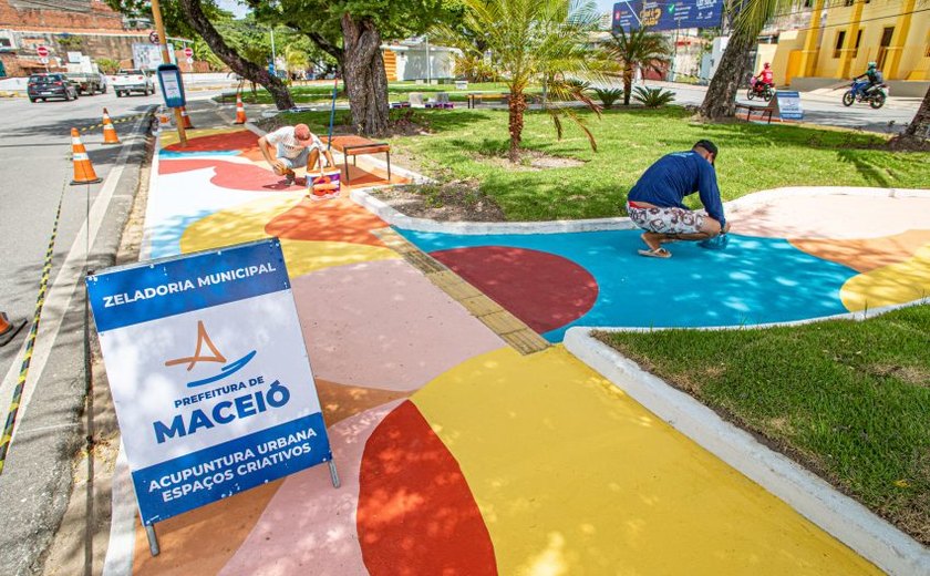 Bomba da Marieta recebe pintura artística após reforma de calçadas e troca de bancos