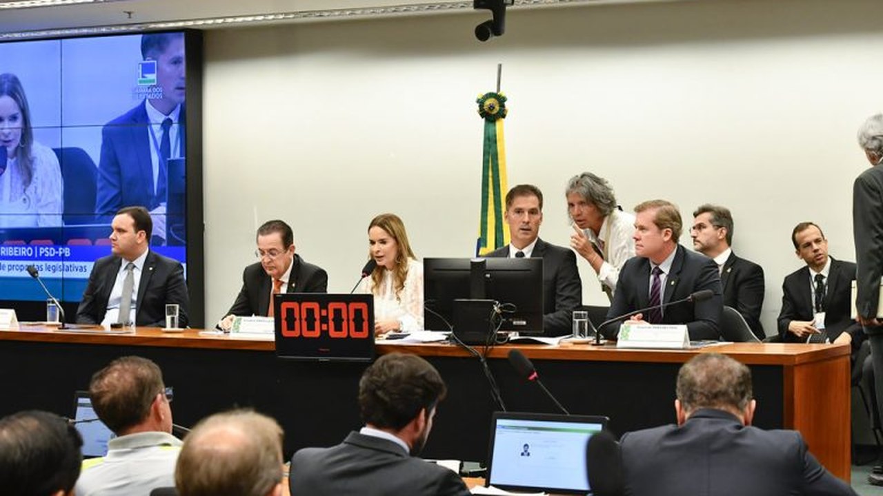 CMO aprova crédito de R$ 25,9 milhões para três ministérios