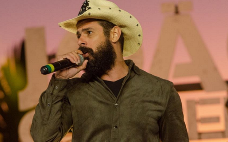 João Carreiro divulga a nova “Chora Que Eu Te Escuto”