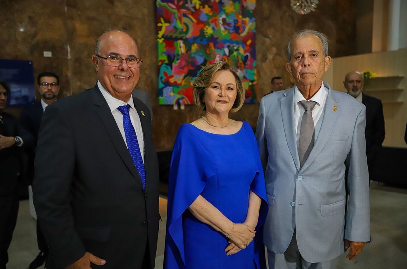 Celyrio Adamastor marca presença na entrega da Comenda Ministra Marluce Caldas