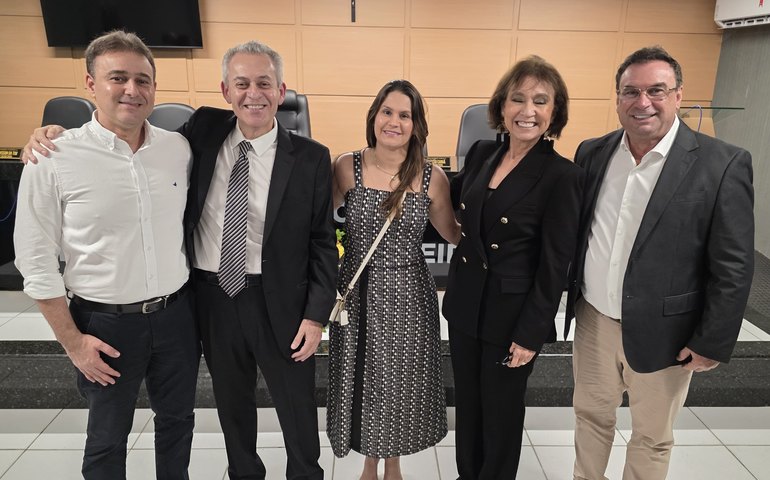 Prefeito Luciano parabeniza o médico Ulisses Pereira pelo título de Cidadão Honorário de Arapiraca