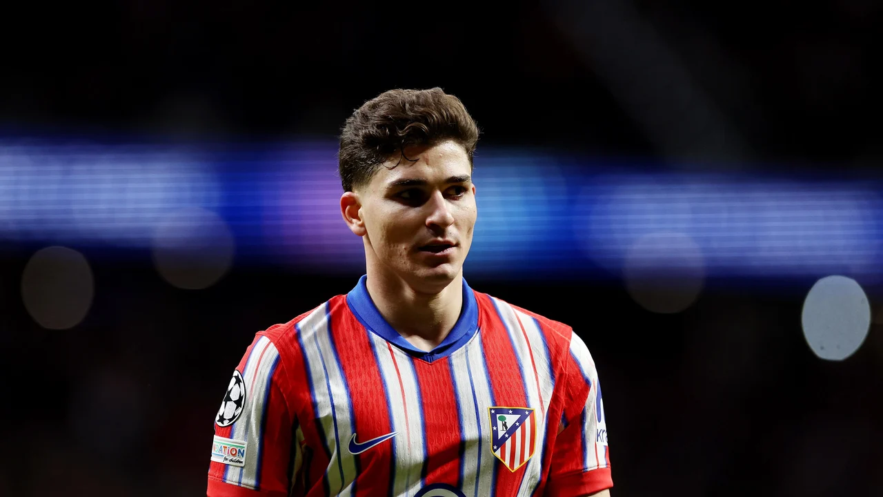 Julián Álvarez desfalca treino do Atlético de Madrid e Barcelona está de olho no jogador