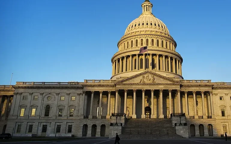 Em nova votação, Senado rejeita proposta orçamentária; paralisação do governo é mantida