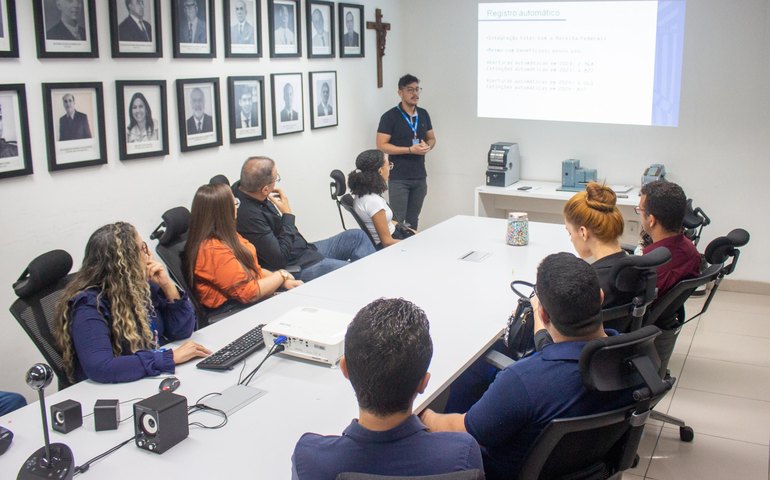Juceal recebe visita de alunos da Uninassau e apresenta os avanços do registro empresarial em Alagoas