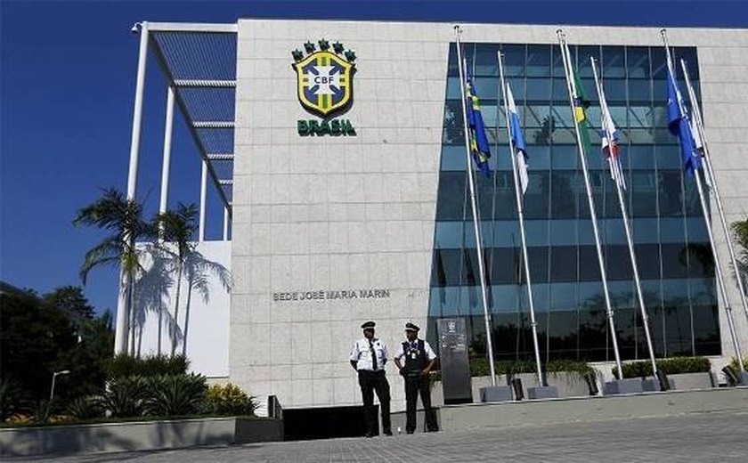 Nome de José Maria Marin é retirado da sede da CBF no Rio de Janeiro