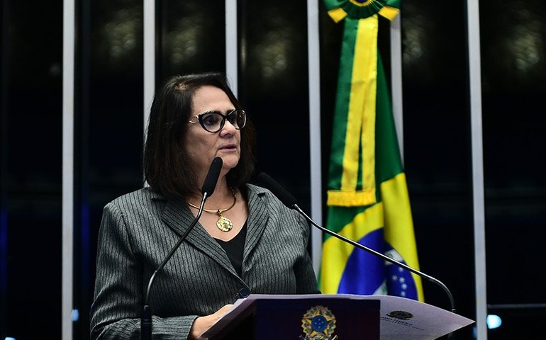 Damares critica medidas judiciais contra ex-presidente Bolsonaro