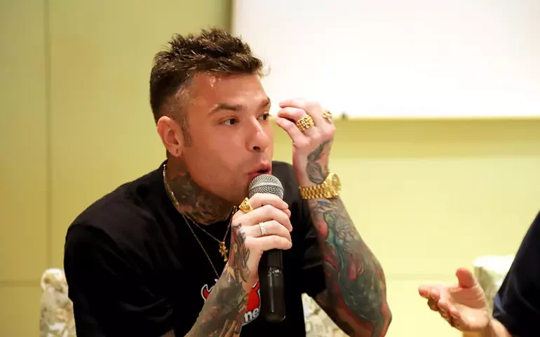 Rapper Fedez pede desculpas por comparar Sinner com Hitler