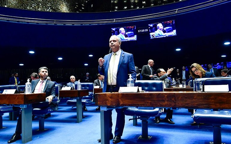 Oposição anuncia obstrução e votação sobre alimentação escolar é adiada