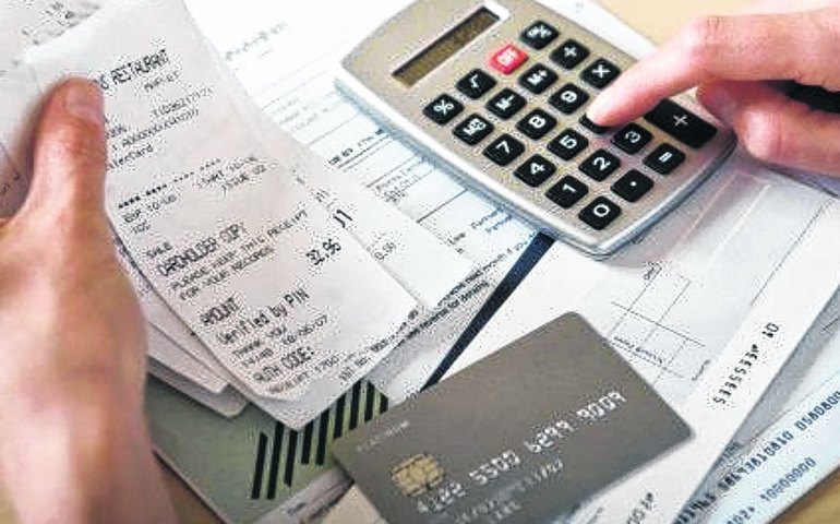 Endividamento registra sequência de quedas e pode indicar aumento do consumo no final do ano