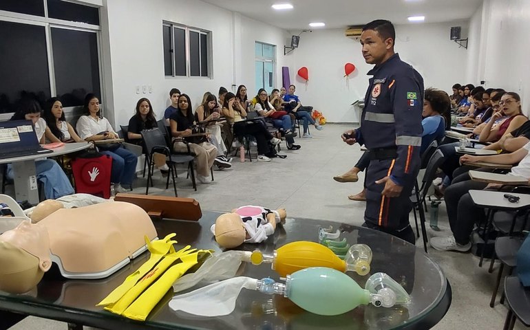 Samu nas Escolas retoma atividades em 2025 com formação de acadêmicos e ações lúdicas em escolas de Maceió