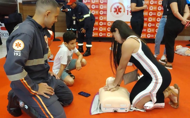 Samu capacita 600 pessoas em reanimação cardiopulmonar durante evento em shopping