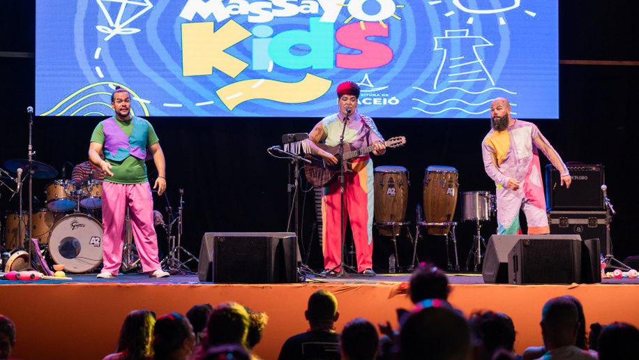 Primeiro dia do Massayó Kids reúne criançada no Estacionamento de Jaraguá