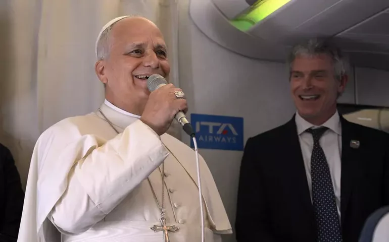 'Migrantes não devem ser tratados pior do que animais', enfatiza Papa