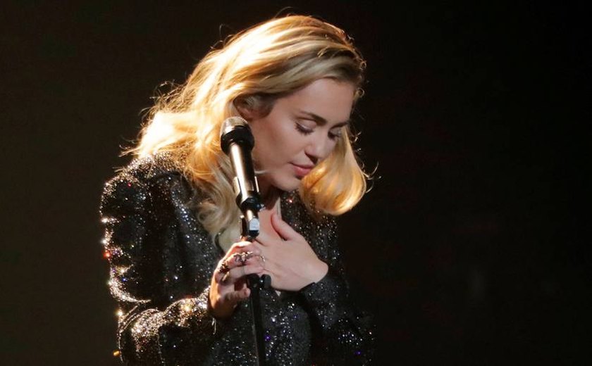Miley Cyrus é internada e pode faltar ao festival de Ellen DeGeneres