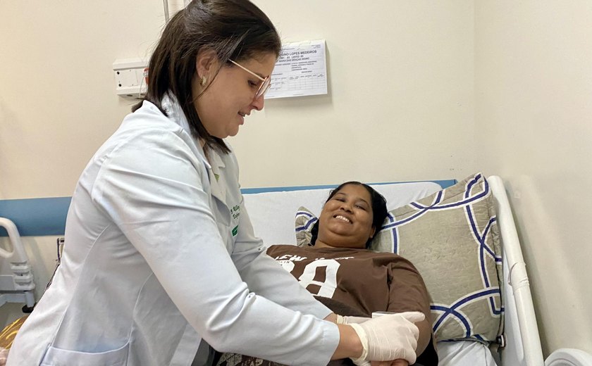 Paciente comemora nova fase após cirurgia urológica no Hospital Metropolitano de Alagoas
