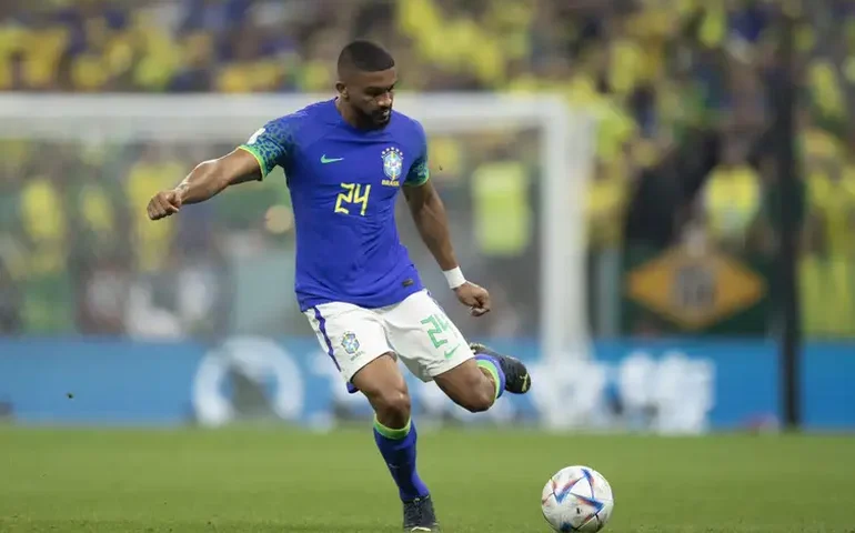 Bremer é o último a chegar no hotel, e seleção brasileira fica com o grupo completo