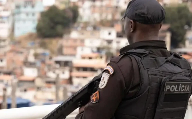 Polícia Civil prende dez suspeitos e recupera 24 veículos roubados no Complexo do Chapadão