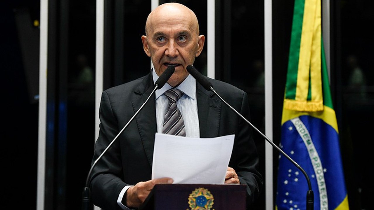 Confúcio Moura pede para MEC reavaliar extinção da Secretaria de Alfabetização