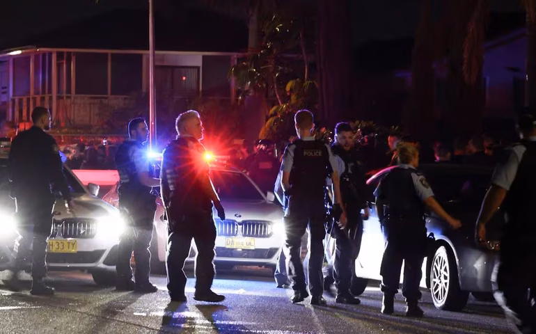 Padre é esfaqueado durante missa no 2º ataque a faca em 2 dias na Austrália