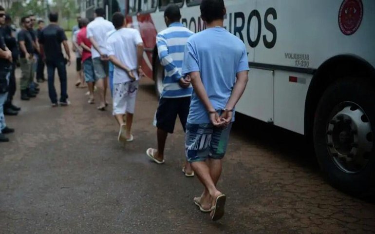 CCJ da Câmara aprova admissibilidade de PEC que reduz maioridade penal para 16 anos