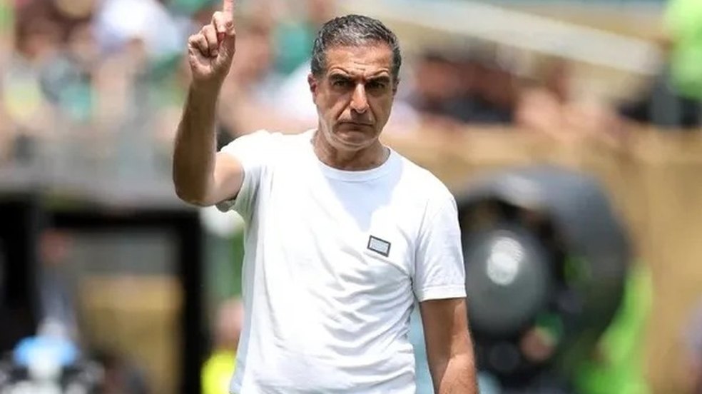 Botafogo demite técnico Renato Paiva após eliminação no Mundial de Clubes