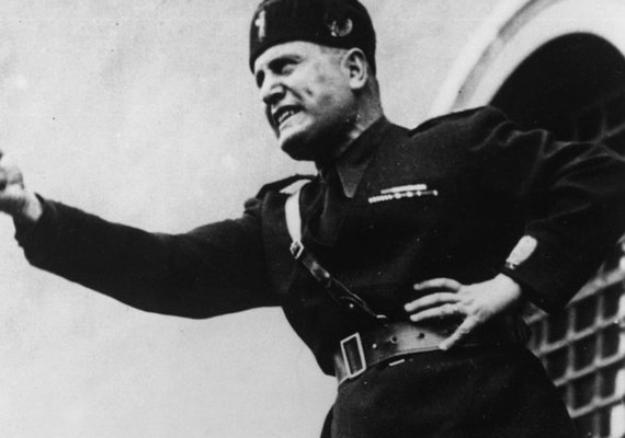 Cientistas ‘decifram’ texto misterioso que Mussolini enterrou sob obelisco