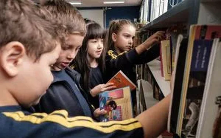 Como estimular o gosto pela leitura na infância em tempos de telas