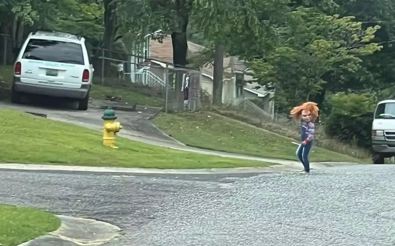 Vestida de Chucky, criança de 5 anos aterroriza moradores nos EUA