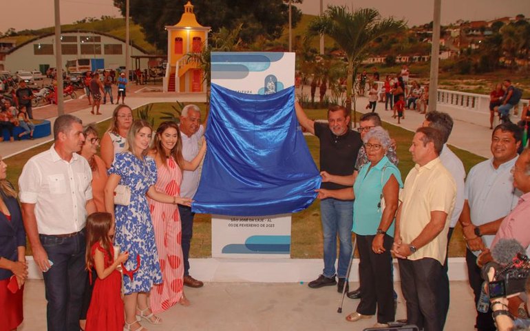 São José da Laje: prefeita Ângela Vanessa inaugura praça de eventos reconstruída em tempo recorde