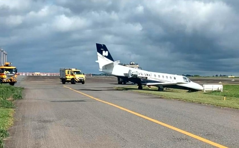 Avião do cantor Murillo Huff cai em vala no aeroporto de Goiânia