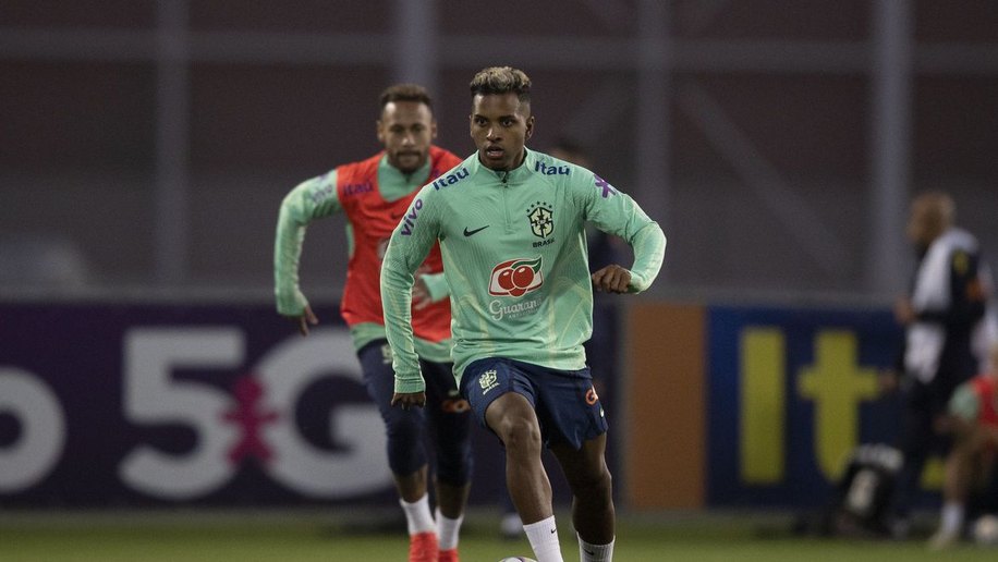 Aos 21 anos, atacante Rodrygo segura ansiedade pela estreia da seleção