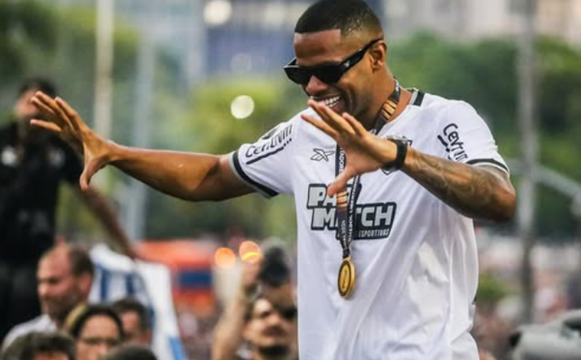 Júnior Santos, herói do Botafogo, desembarca em Belo Horizonte para fechar com Atlético-MG