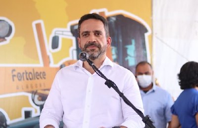 Governador assina ordem de serviço para asfaltar acesso a povoado e visita obras da Creche CRIA em Pariconha