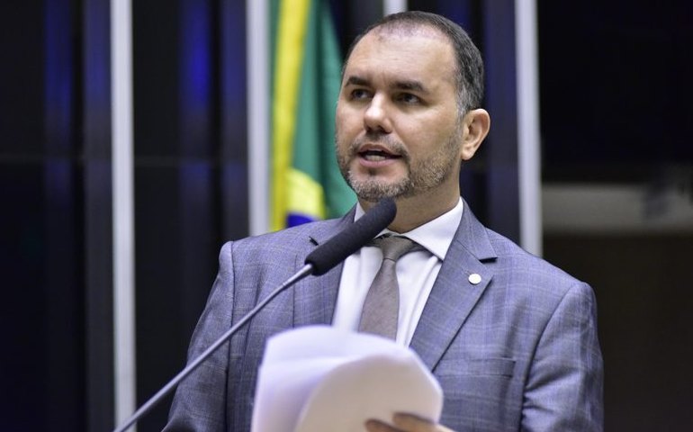 Comissão aprova projeto que prevê abatimento no Fies para formados que trabalharem no serviço público