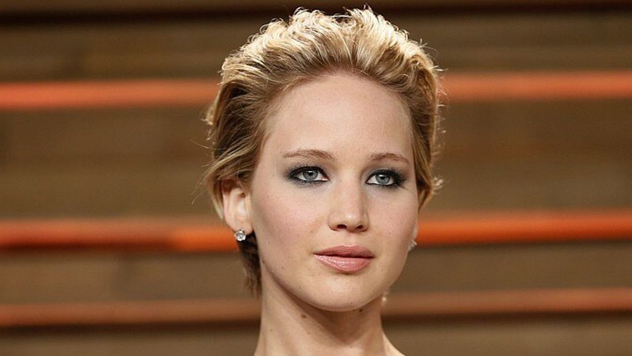 Jennifer Lawrence revela ter passado por dois abortos antes do primeiro filho
