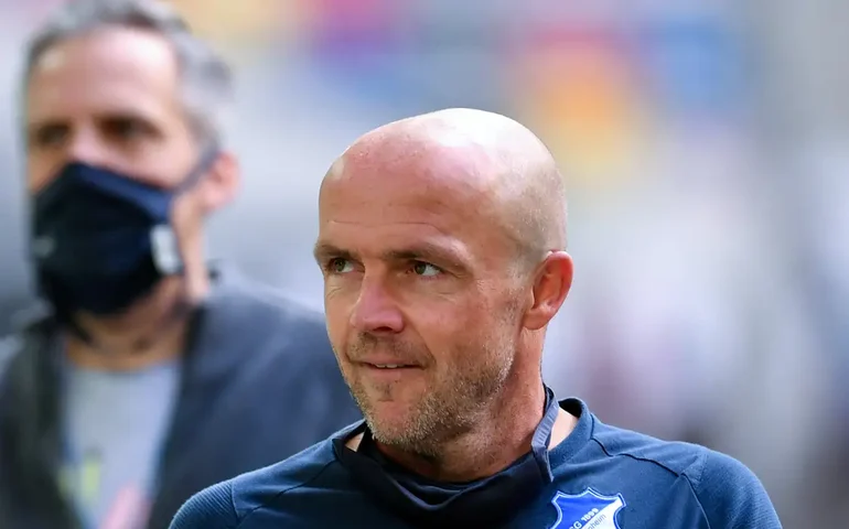 Hoffenheim derrota o Augsburg por 3 a 1 e cola no rival na classificação do Alemão