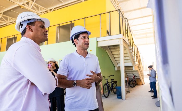 Prefeito Rodrigo Cunha acompanha os últimos detalhes das obras do Gigantinho Parque da Lagoa, que será entregue à população em breve. Fotos: Felipe Sóstenes/