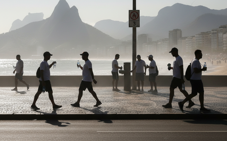 Rio de Janeiro emite alerta de calor 3 após registrar máxima de 39°C