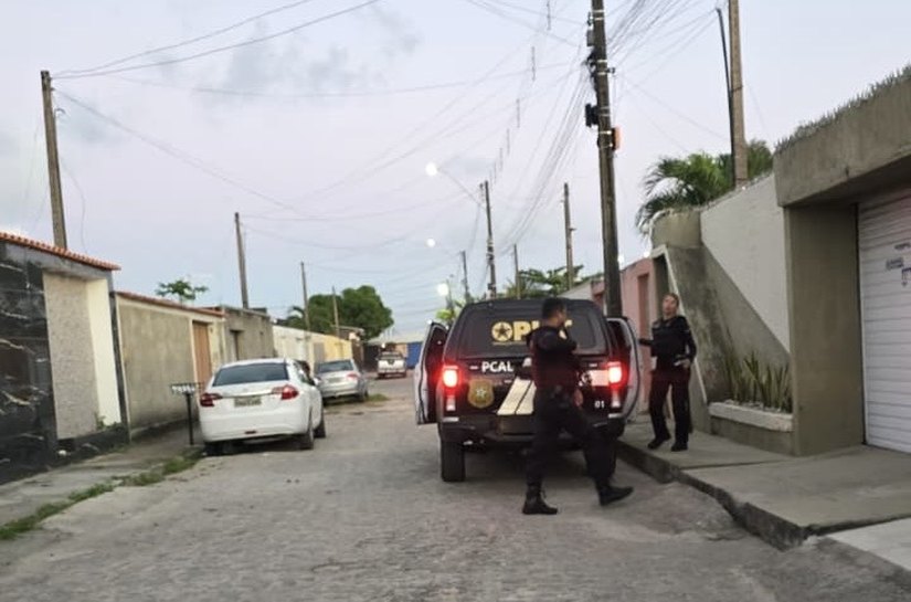 Dois suspeitos de homicídio transmitido por videochamada na Barra de São Miguel são presos em operação