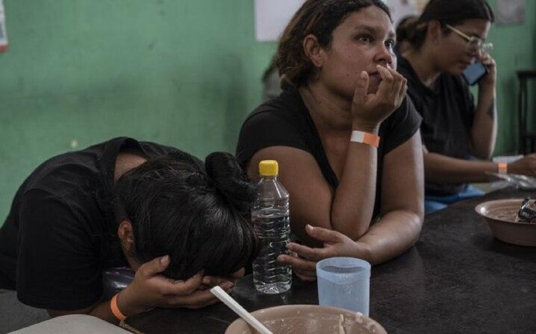Quais dificuldades enfrentam os migrantes deportados ao tentar recomeçar a vida no México?
