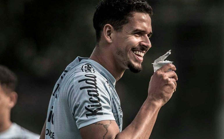 Santos acerta venda de Veríssimo ao Benfica e terá zagueiro contra o Boca Juniors